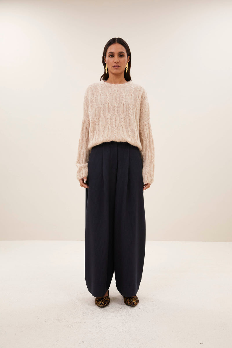 lora pullover
