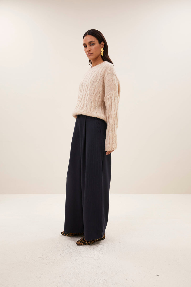 lora pullover