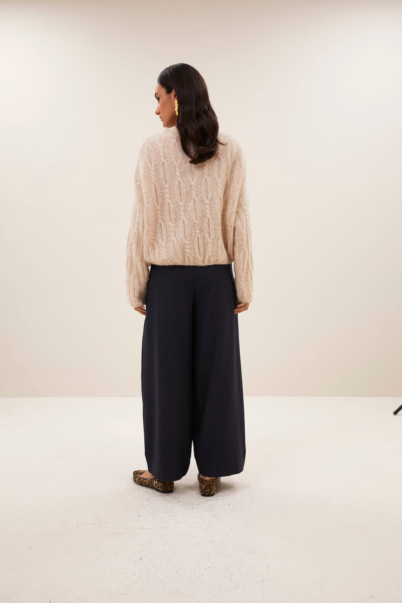 lora pullover