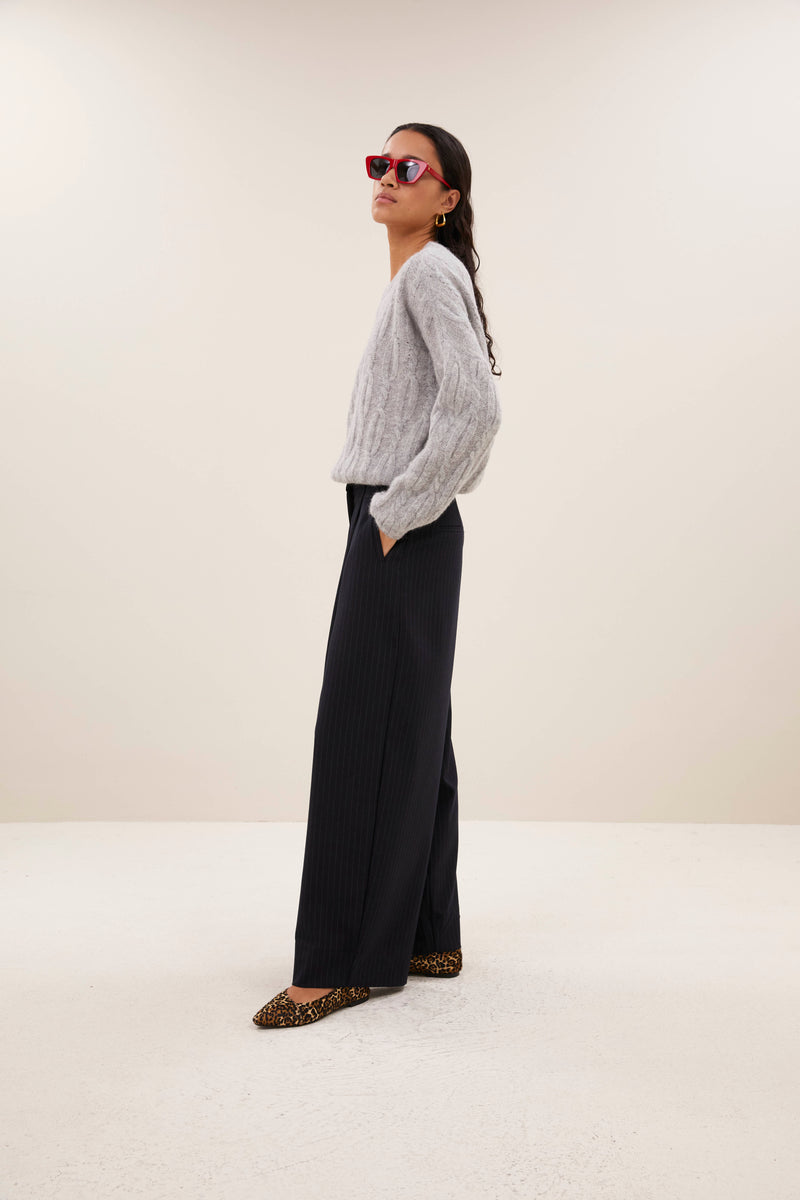 lora pullover