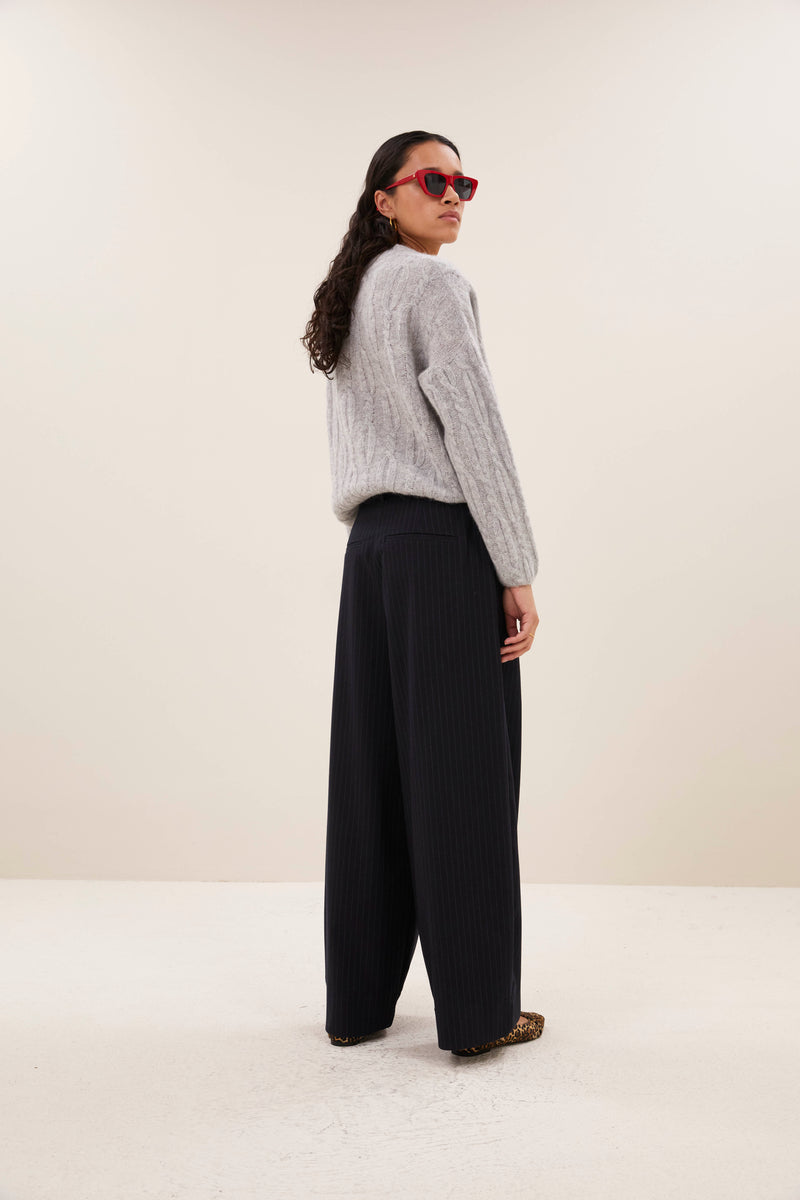 lora pullover