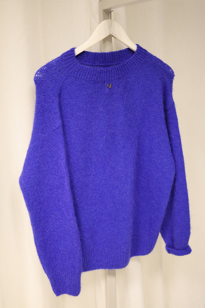 BLUE KNIT