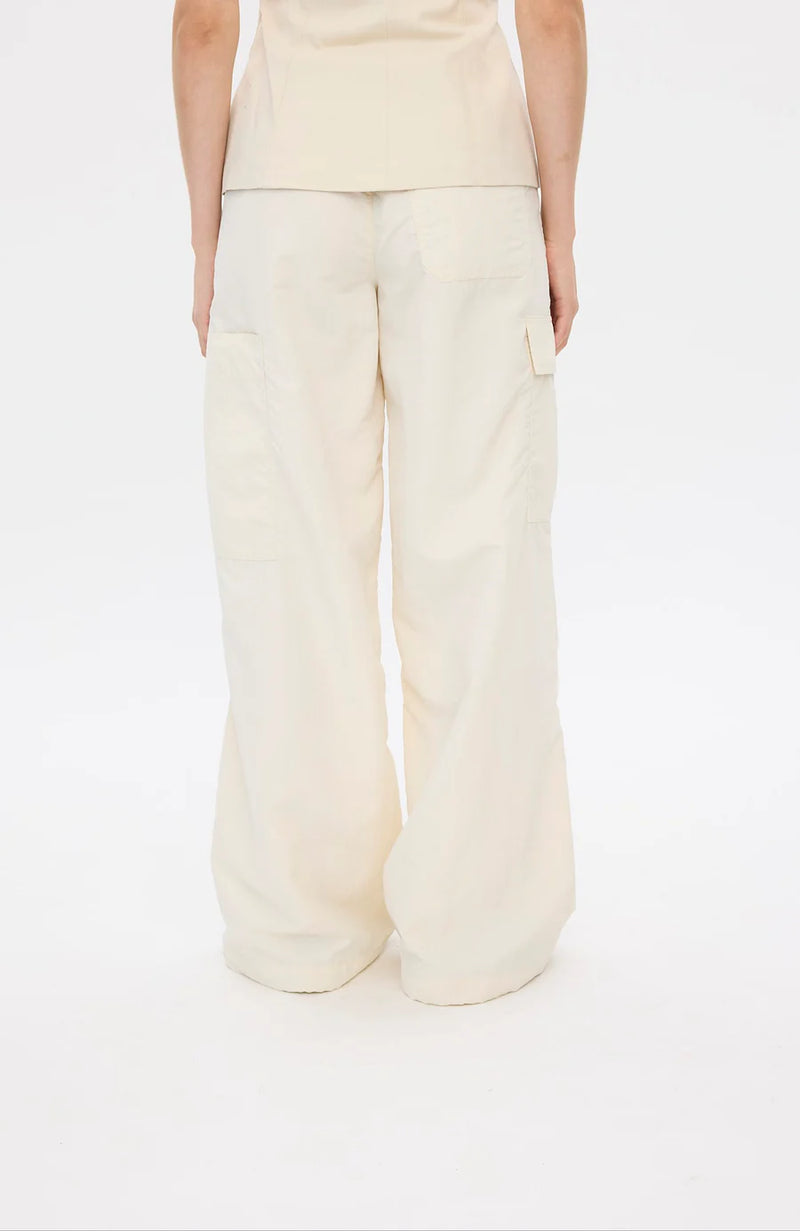ZOEYFV 351 BREEZY WHITE